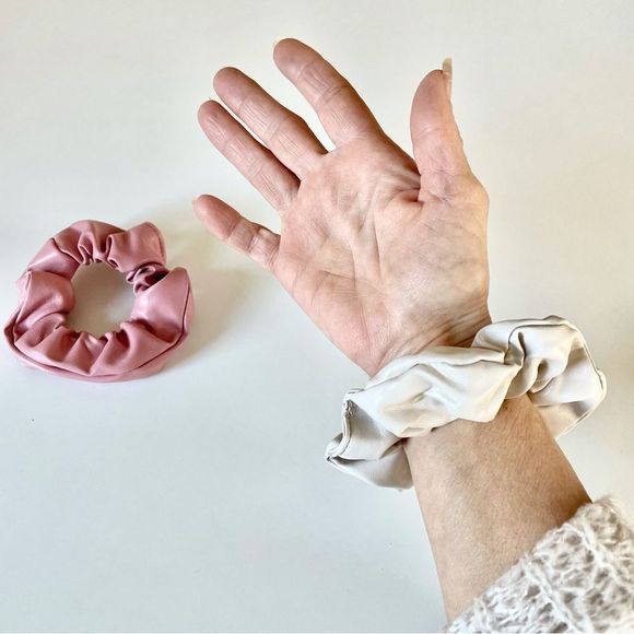 Set of 3 Faux Leather Pink & Off White Scrunchies, NWT. Pleather, On-Trend - Picture 3 of 7
